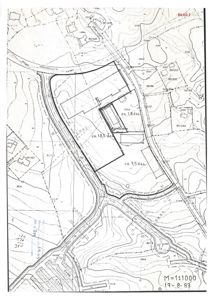 Situasjonsplan som viser tomtens grenser, høydemålerkurver, veier og nabolag.