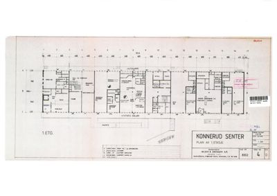 Etasjeplan (1. etasje) for Konnerud Senter, som viser romfordeling, dimensjoner og utvendige deler.