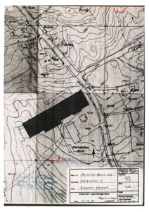 Situasjonsplan som viser tomtens beliggenhet, nabotomter, høydemålinger (konturlinjer) og eiendomsnummer.
