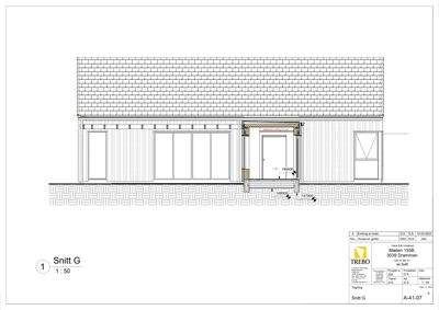 Snittegning (Snitt G) som viser tverrsnittet av en bygning med tak, fasade og grunnmur.
