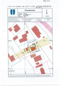 Situasjonskart som viser eiendomsnummer, adresse, dato, målestokk og bygningsplassering i forhold til nabolag.