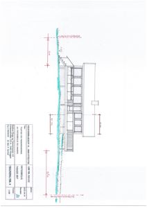 Fasadetegning av en bygning sett fra siden, med mål og detaljer.
