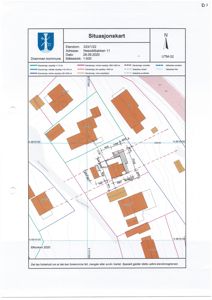 Situasjonskart som viser eiendomsnummer, adresse, dato, målestokk og bygningsplassering i forhold til nabolaget.