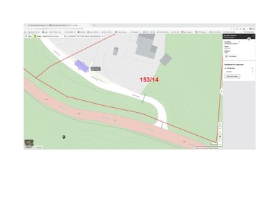 Kartvisning av et byggeområde med topografi, eiendomsgrenser og eiendomsnummer.