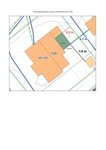 Situasjonsplan som viser tomtens form, grenser, naboeiendommer og plassering av bygninger (hus og garasje) med mål.