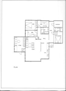 Etasjeplan som viser romfordeling i en bolig, inkludert stue, soverom, bad og gang.