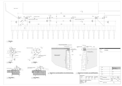 En teknisk detaljtegning som viser konstruksjonen av en stolt (støtte) med tilhørende detaljer for betongdekselet og oppstilling av glass.