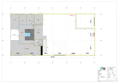 Etasjeplan (trolig 1. etasje) som viser romfordeling, dører, trapp og dimensjoner.