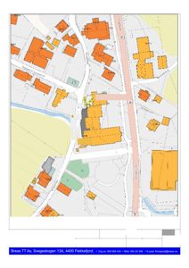 Situasjonsplan som viser bygningers plassering i forhold til hverandre, veier og vannløp i Tonstad.