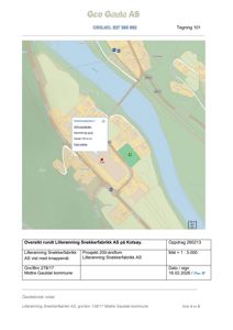 Situasjonsplan som viser bygningens plassering i forhold til omgivelsene, inkludert veier og topografi.