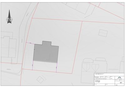 Situasjonsplan som viser tomtens grenser, nabolag og bygningsplassering.