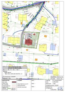 Situasjonsplan som viser eiendomsforhold, byggegrenser, topografi og infrastruktur i Drammen.