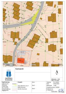 Kartutsnitt som viser eiendomsgrenser, høydemåler (konturer), veier og bygninger i Drammen kommune.