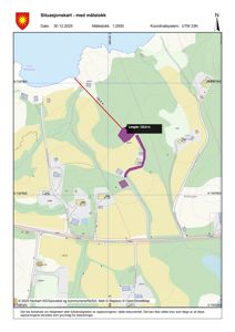 Situasjonskart med målstock som viser bygningens plassering i forhold til nabolag, veier og terreng.
