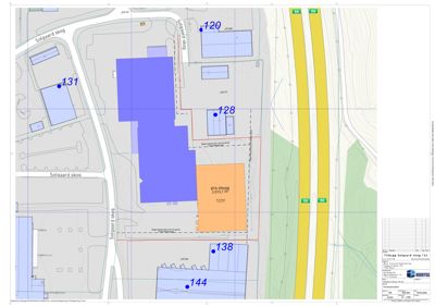 Situasjonsplan som viser tomtens plassering i forhold til Solgaard skog, veier (Solgaard skog, Bøyvegen) og naboeiendommer (120, 128, 131, 138, 144).