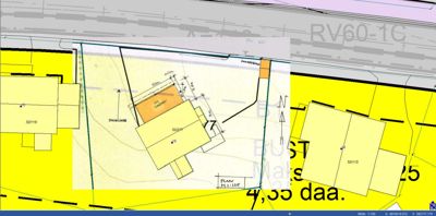 Situasjonsplan som viser tomtens grenser, plassering av bygninger, veier (RV60-1G) og nabolag.