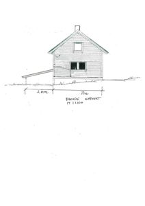 En håndtegnet fasadeopprikk (fra forsiden) av en hytte med mål og skala.