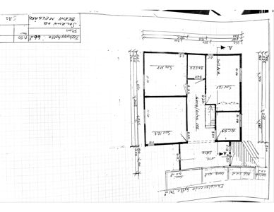 Etasjeplan (1. etasje) med romfordeling, dimensjoner og skisse over trapp og fasade.