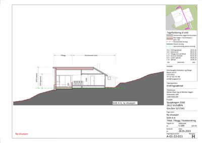 Snittegning (Snitt A-A) som viser bygningens tverrsnitt, høyder, terrengforhold og endringer i fasade/tilbygg.