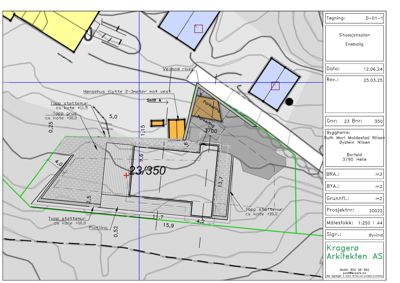 Situasjonsplan som viser tomtens form, konturer, bygningers plassering og relasjon til omgivelsene.