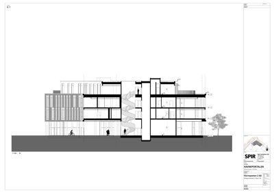 Snittegning (E-7) som viser bygningens tverrsnitt, inkludert etasjer, vinduer, en spiraltrapp og en sikkelift.