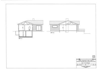 Snittegning (SNITT A-A og SNITT B-B) som viser tverrsnitt gjennom bygningen, inkludert takform, vindusoppsett og konstruksjon.