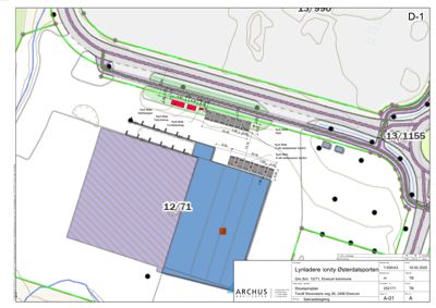 Situasjonsplan som viser bygningens plassering i forhold til vei, eksisterende og nytt areal (12/71), samt detaljer om nytt biloppstillingsareal.