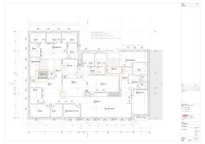Etasjeplan for et kontorbygg som viser romfordeling, trapperom og arealoppdelinger.