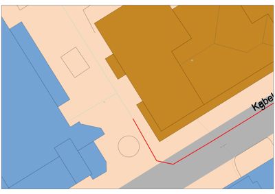Situasjonsplan som viser tomtens beliggenhet i forhold til nabolaget, bygningers plassering og gateløp.