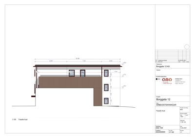 Fasadetegning (opprikk) av bygningen sett fra øst, med mål og detaljer for vinduer og tak.