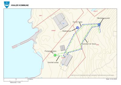 Kart som viser topografi (konturlinjer), bygninger, og planlagte rørledningsruter med tilhørende punkter.
