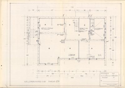 Etasjeplan (eller grunnplan) for en bygning med rombetegnelser som 'MATKJELLER', 'RENNEL' og 'VASKEROM'. Tegningen inneholder mål, dører og vinduer.