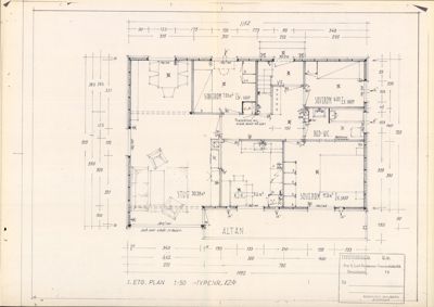 Etasjeplan (1. etg. plan) som viser romfordeling, dimensjoner og plassering av dører/vinduer.