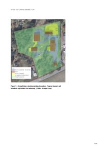 Situasjonsplan som viser arealbruk på en tomt, inkludert bygninger, veier og vegetasjon.