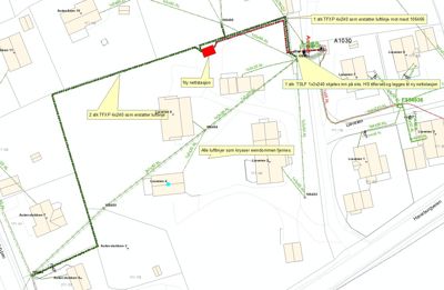 Situasjonsplan som viser tomtens grenser, eksisterende og planlagt infrastruktur (luftrør), samt plassering av nye nettstasjoner.