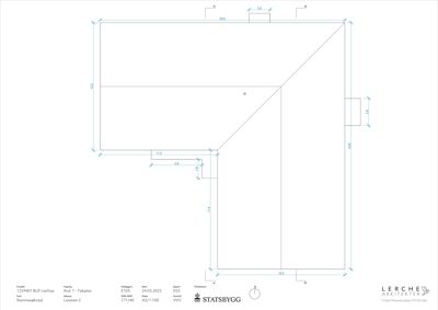 Etasjeplan eller takplan som viser romfordeling og mål på et bygg.