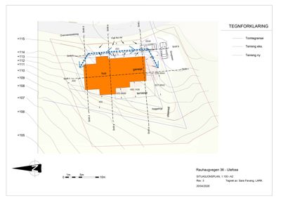 Situasjonsplan som viser tomtens form, høydemålinger (konturlinjer), plassering av hus og garasje, samt terrengforhold.