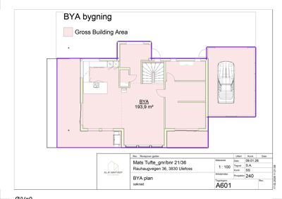 Etasjeplan (BYA) som viser romfordeling, stueplan, kjøkken, trapp og bilplass.