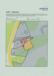 Kart som viser eiendomsgrenser, naboeiendommer og bygningers plassering på tomten.