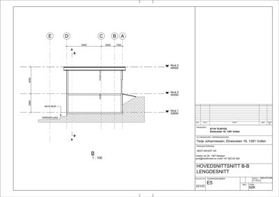 Langdssnitt (snittegning) av en bygning med høydeangivelser og konstruksjonsdetaljer.
