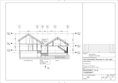 Tverrsnitt (snittegning) av en bygning som viser høyder, takform og romfordeling.