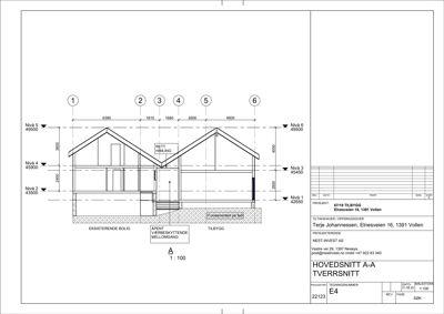 Hovedsnitt A-A av en tilbyggssak som viser tverrsnittet av eksisterende og nybygd del av boligen.