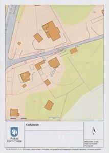 Kartutsnitt som viser bygningsplassering, vegnett og terrengform i et område.