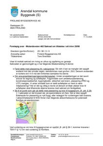 Et situasjonskart eller aksomhetskart som viser eiendommen, naboeiendommer og planlagte tiltak (riving/garasje) i forhold til områder med fare for flom.