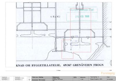Situasjonsplan som viser tomtens grenser, nabobebyggelse og bygningsplassering med angitte mål.