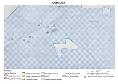 Kart over et område med overlagte karteksportharmonier (kvikkleirefaregrader) og en markert tomt.