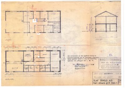 Bildet viser en tegning med etasjeplaner (1. etg. og kjeller) samt et snitt av en bolig. Det er også registreringsstempel og arkitekttegningens signatur.