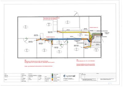 Tegning som viser detaljert plassering av ventilasjonskanaler, luftinntak og kondensatledninger i en bygning.