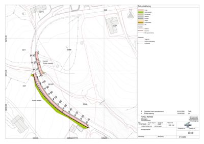 Situasjonsplan som viser fortau, parkeringsplasser (P) og terrengforhold med høydemålerlinjer.