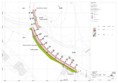 Situasjonsplan som viser detaljer for et fortau, inkludert høydekurver, eksisterende og ny fortau, samt plassering av parkkassetter og gjerder.